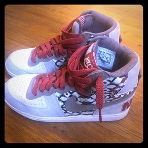 Nike Sneakers - Brand New - US 5 Men / US 7 Women